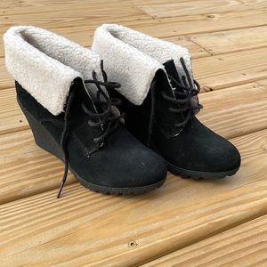 NWOT MIA DACEY wedge booties